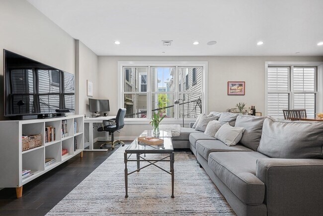 Photo - 309 E St Unit 22