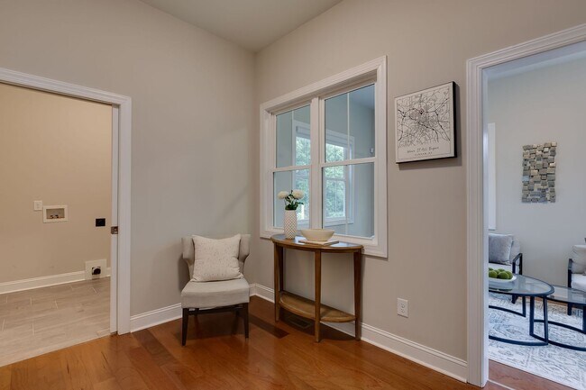 Photo - Spacious Beautiful 5 Bedrooms House with a Fenced-In Backyard