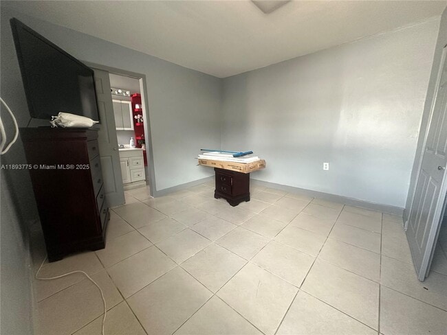 Building Photo - 4361 SW 3rd St Unit 1