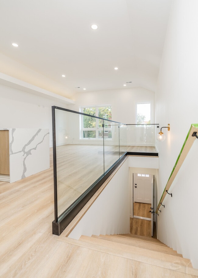 Photo - 1245 S Fairfield Ave Unidad 3