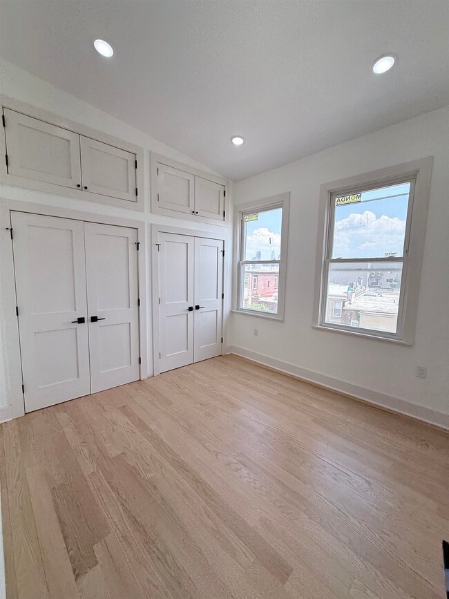 Photo - 741 Grand St Unidad 3