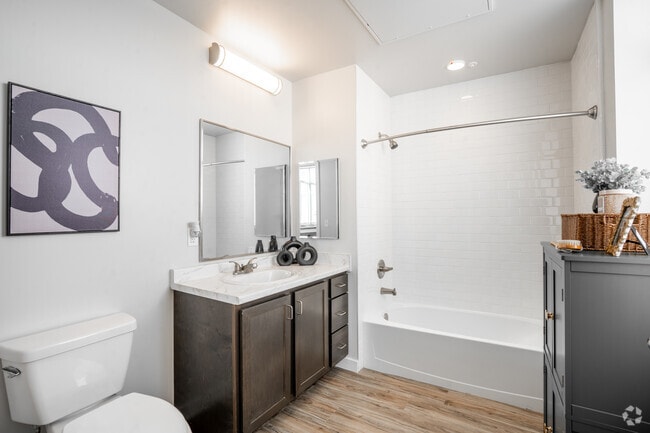 Studio - 549SF - Bathroom