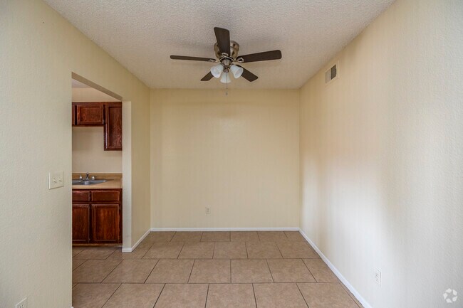 1BR, 1BA - 730SF - Dining Room