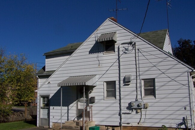 Building Photo - 266 E North St Rental