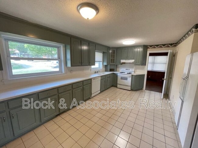 Photo - 1542 N Tremont Dr
