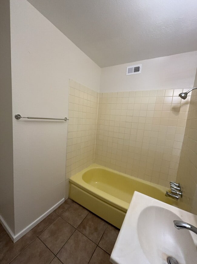 Photo - Cozy 1 bedroom 1 bath condo unit Unit #24