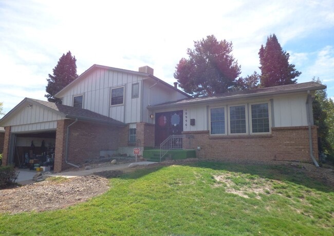 Building Photo - $0 DEPOSIT OPTION. TRI-LEVEL AURORA HOME WITH MODERN AMENITIES AND SPACIOUS INTERIORS