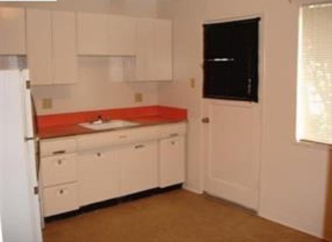 Photo - 35-39 Estabrook St