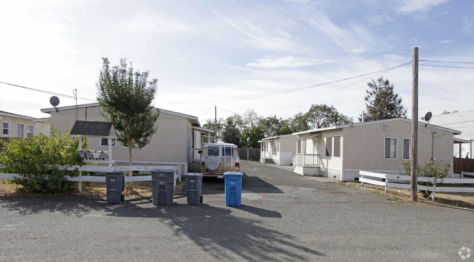 Photo - 1913-1927 Broadway St