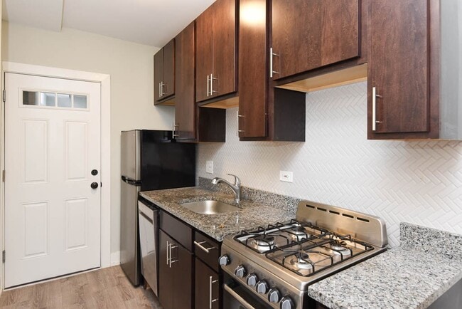 Photo - 725 W Brompton Ave Unit 40