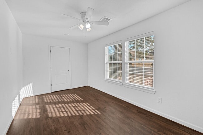 Photo - 311 Clifton St