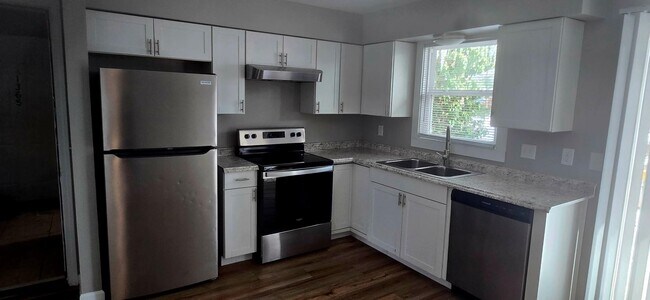 Photo - 1363 Vineland Ct SE