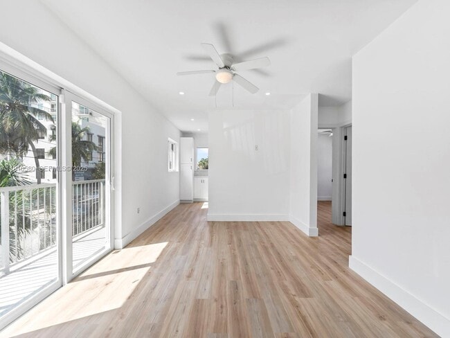 Photo - 300 NW 7th Ave Unidad 1