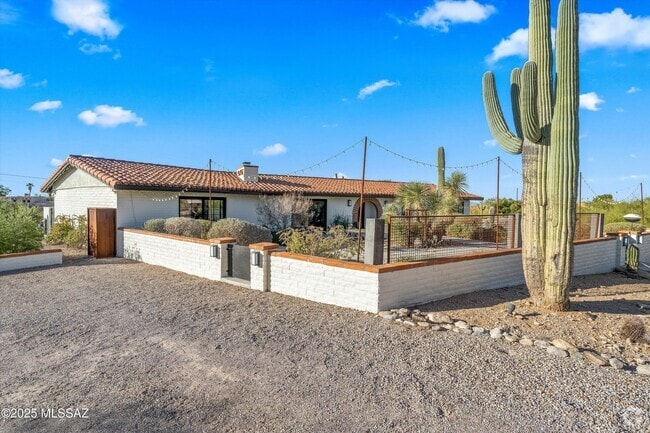 Building Photo - 2640 E Camino La Zorrela Rental