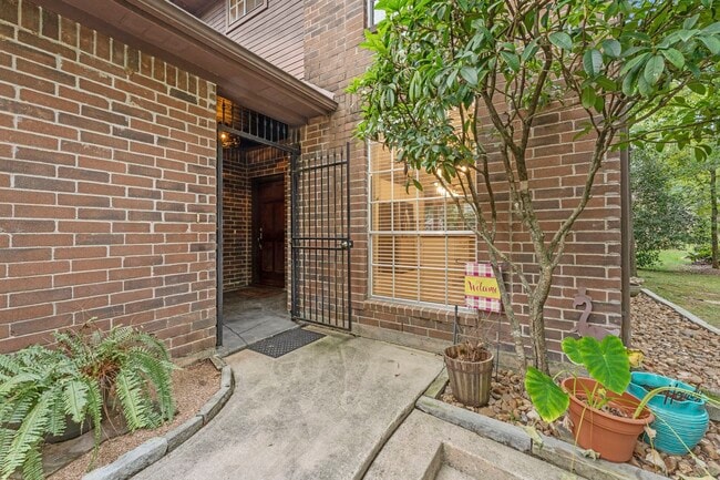 Photo - 17 E Willowood Ct