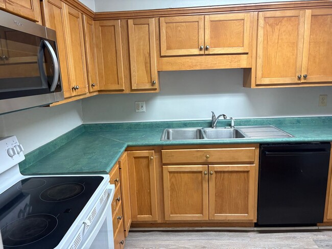 Photo - 515 Basswood Ave Unit B22