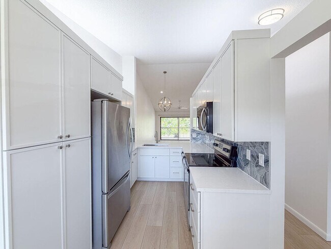 Photo - 602 Pinecrest Cir Unit B