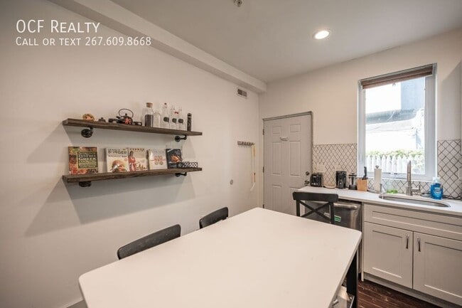 Photo - 1770 Waterloo St