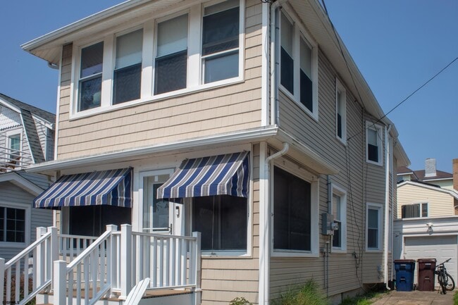 Building Photo - 115 N Richards Ave