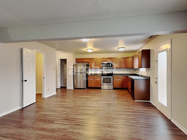 Photo - 1413 Dowell St