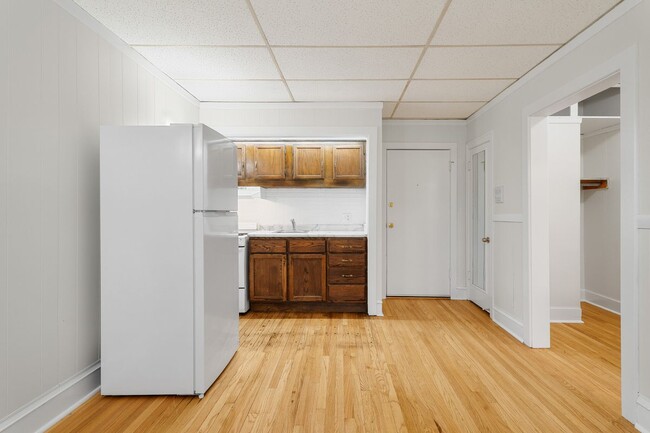 Building Photo - 1440 W Howard St Unit 1440-18