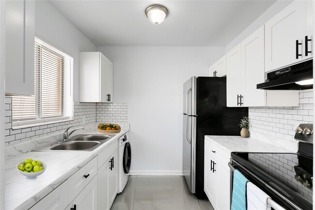 Photo - 2000 15th Ct NW