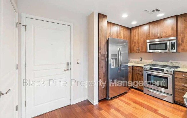 Photo - 323 W Jefferson St Unit 205