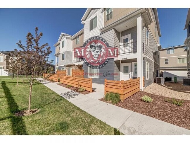 Building Photo - Beautiful 4 Bed 4 Bath Townhome in South J...