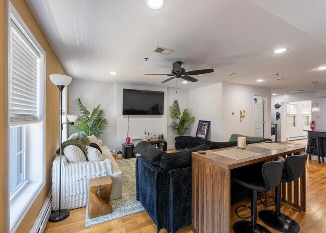Building Photo - 234 70th St Unit 2