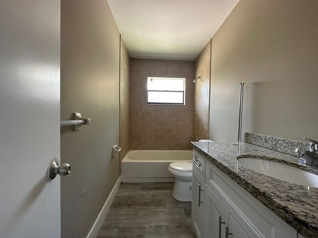 Photo - SPECIALS up to 3 MONTHS FOR FREE ON SELECT UNITS Price Reduced Unit 11585-B2 - Westmount