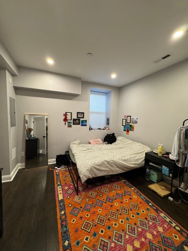 Photo - Gorgeous Ultra Modern Cleveland Circle Apt w YT Video Tour!  Pictures do it no justice!  NO FEE, ...