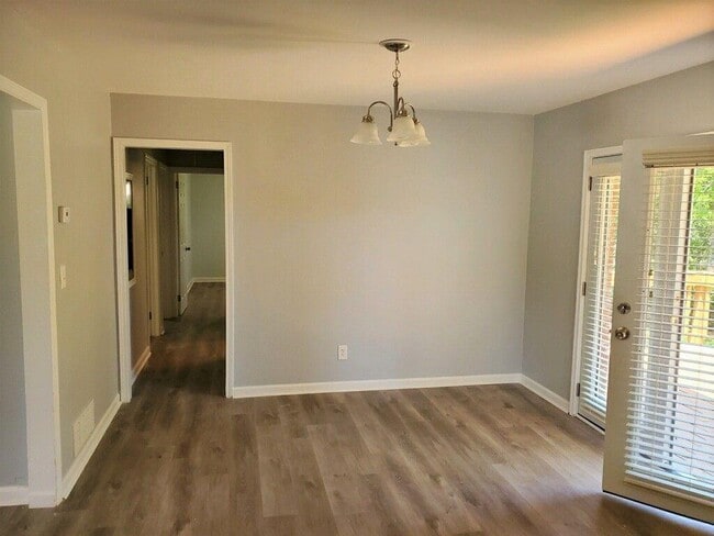 Photo - 4867 Flint Hill Rd SW