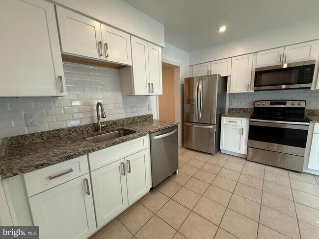 Photo - 5832 Apsley House Ct