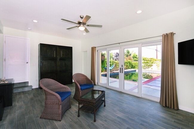 Foto principal - 4814 Torrance Blvd Unidad 1