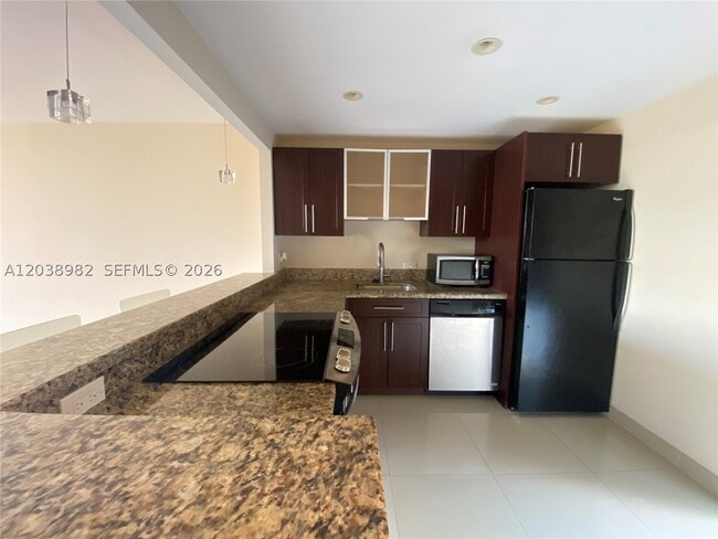 Building Photo - 3401 N Country Club Dr Unit 504