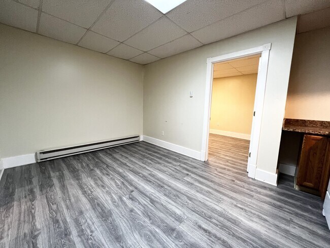 Photo - 696 Main St Unidad B3