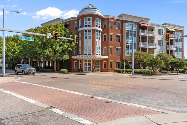 Building Photo - Oceanfront Condo – 2 Blocks from the Beach!