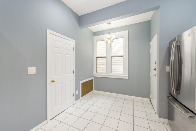 Photo - 205 Hutton St Unit 1