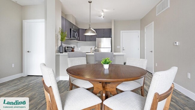 Photo - 1000 S Broadway Unidad 260