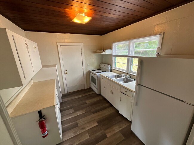 Photo - Cozy 1/1 Cottage at Hill Loop in Bonifay with Water/Sewer, Garbage, and Lawn Maintenance Included!