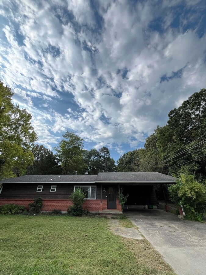 Photo - 3 bedroom 2 bath home near campus