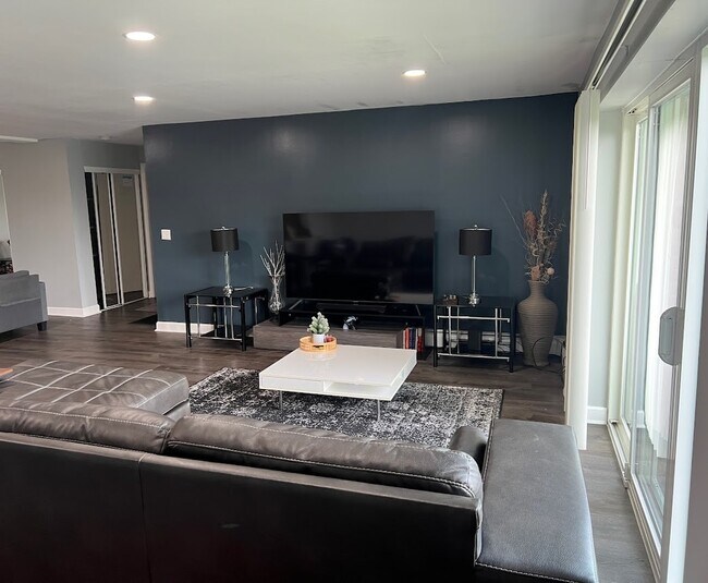 Photo - 10373 Dearlove Rd Unit 4E