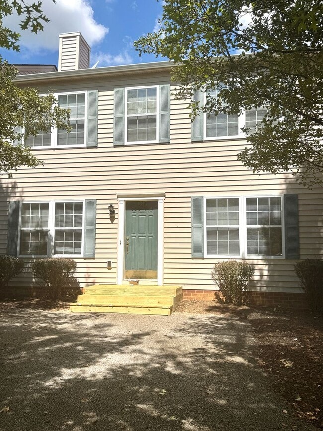Building Photo - Additional units available with different ... Rental