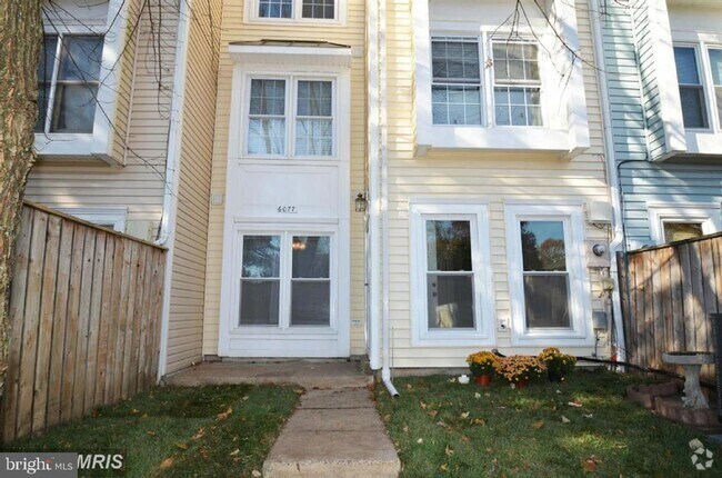 Building Photo - 6077 Deer Hill Ct Rental