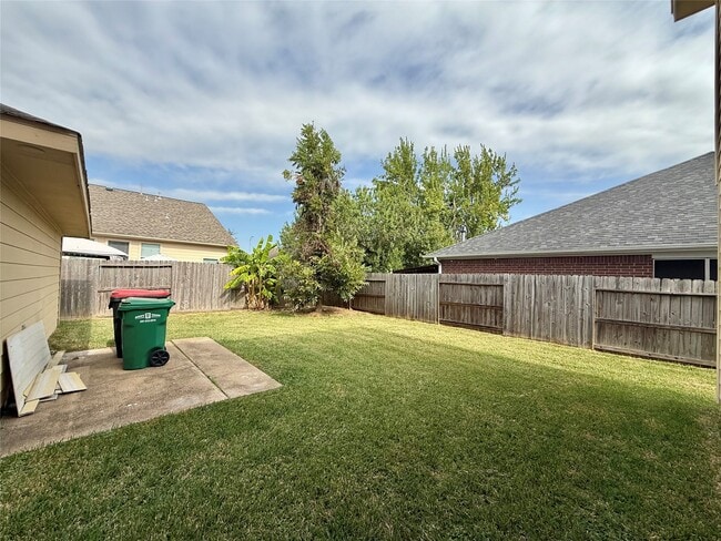 Building Photo - 16642 Village View Trail