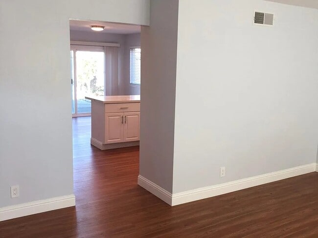 457 Chesapeake Ave