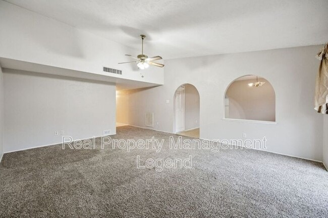 Photo - 317 E Grenoble Dr