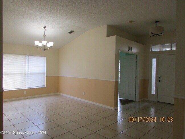 Photo - 1065 Sedgewood Cir