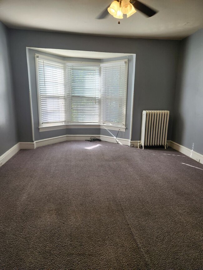 Photo - 123 E King St