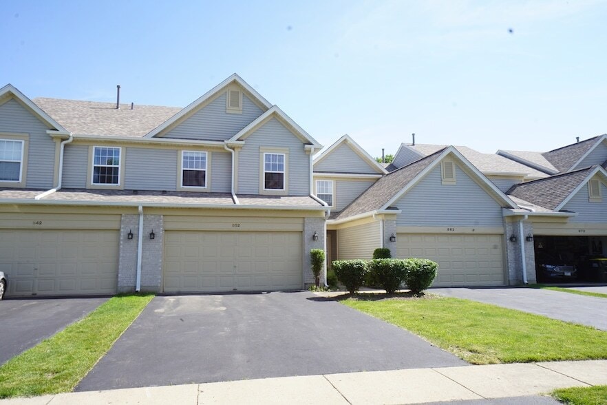 Photo - 852 Creekview Ln Townhome
